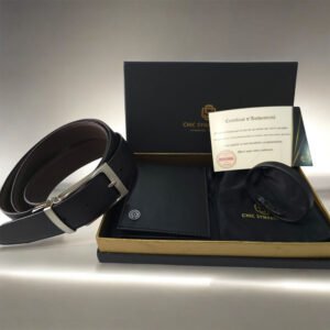 Offrez le summum de l’élégance masculine avec le coffret Prestige.
Ce trio unique réunit une ceinture réversible en cuir véritable
(noir & marron) avec boucle métallique moderne, un
portefeuille en cuir raffiné et un
bracelet tendance. Un ensemble prestigieux conçu pour l’homme qui veut
allier style, fonctionnalité et distinction.